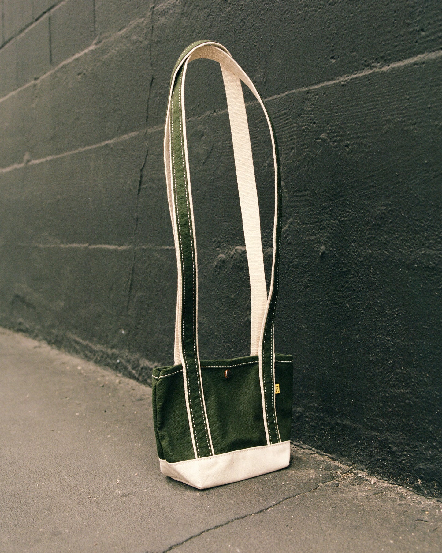 SLING SHOT - MINI - OLIVE & NATURAL